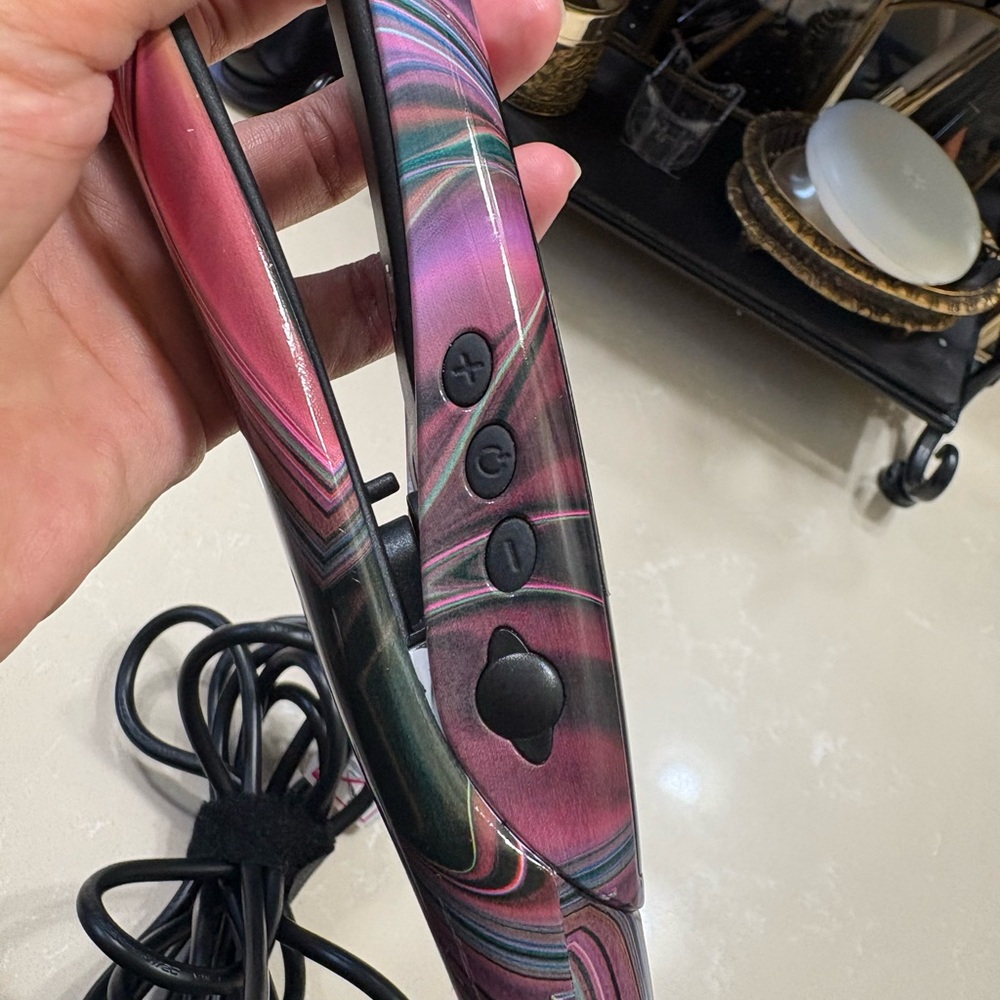 Bio ionic Straightener - Picture 6 of 7